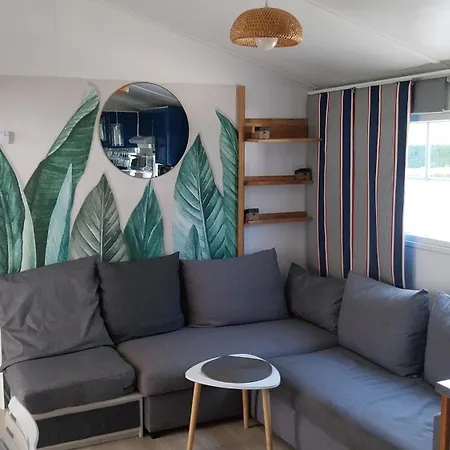 Julieregis مكان تخييم *